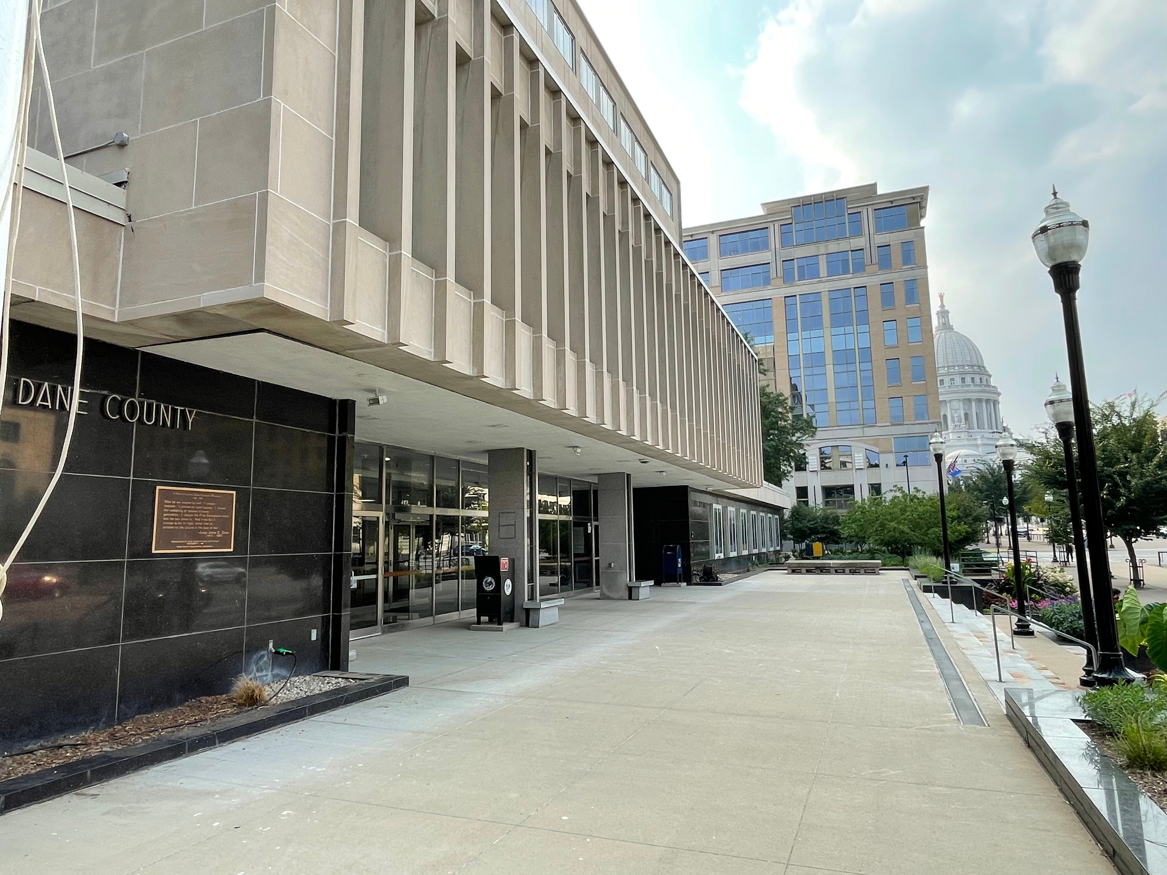 Wisconsin lawmakers seek to expand immunity protections for 911 dispatchers